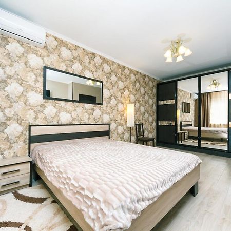 Poznyaky Apartments Patriotika Киев Экстерьер фото
