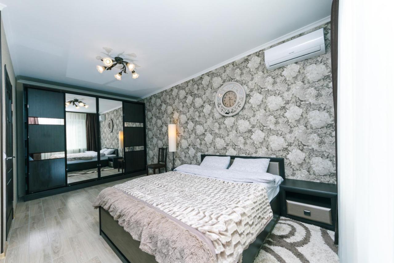Poznyaky Apartments Patriotika Киев Экстерьер фото
