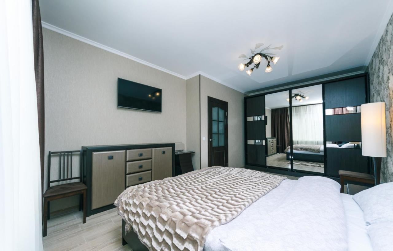 Poznyaky Apartments Patriotika Киев Экстерьер фото